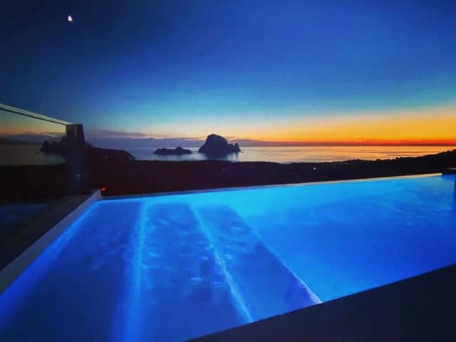 5 slaapkamer Halfvrijstaande villa te koop in Cala Vadella, San Jose / Sant Josep de Sa Talaia met zwembad garage - € 2.950.000 (Ref: 9888637)