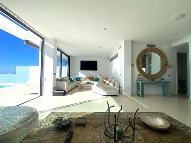 5 slaapkamer Halfvrijstaande villa te koop in Cala Vadella, San Jose / Sant Josep de Sa Talaia met zwembad garage - € 2.950.000 (Ref: 9888637)