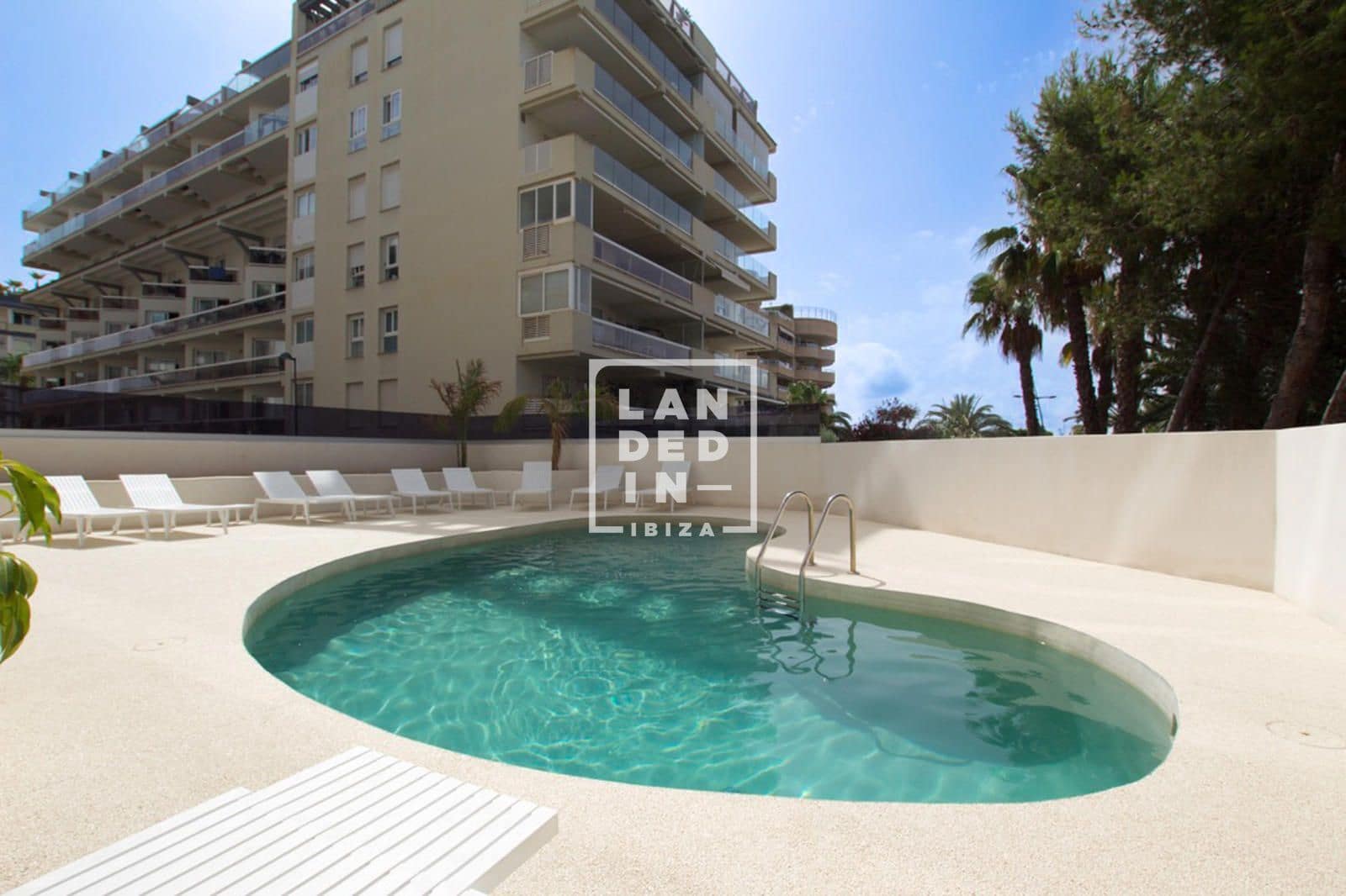 2 soverom Penthouse til salgs i Ibiza by med svømmebasseng garasje - € 1 700 000 (Ref: 9127266)