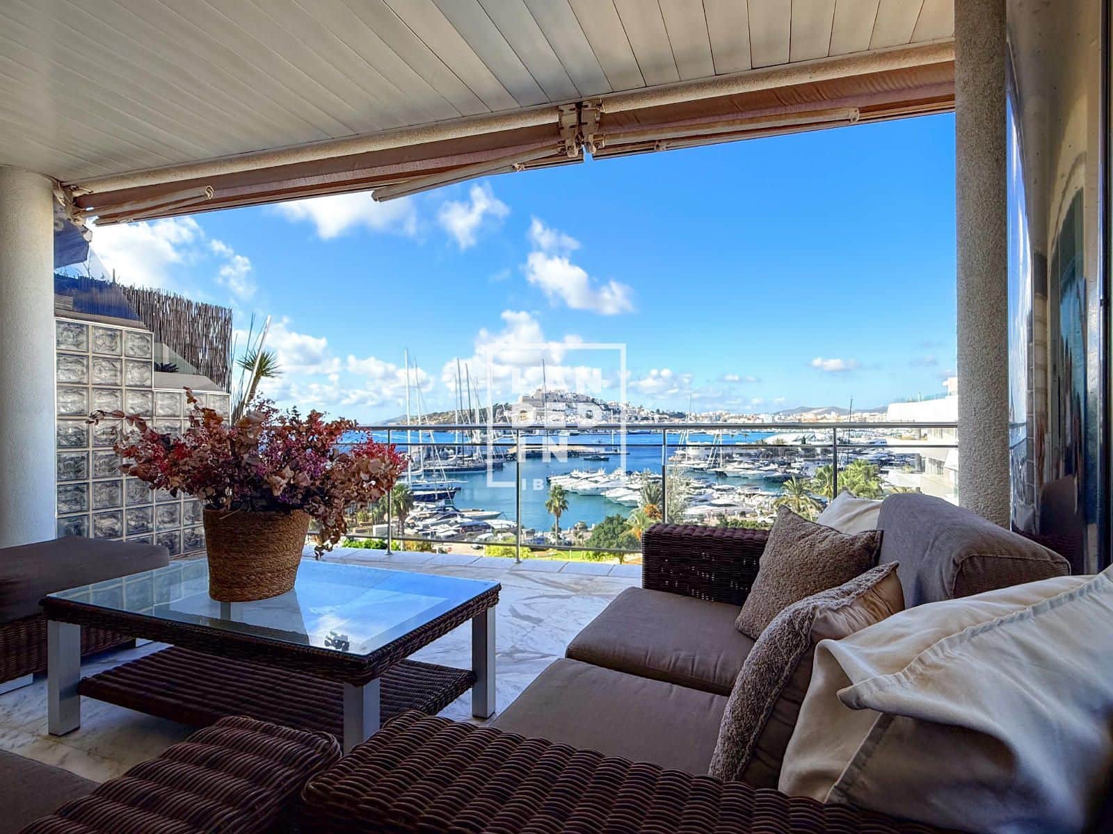2 soverom Penthouse til salgs i Ibiza by med svømmebasseng garasje - € 1 700 000 (Ref: 9127266)
