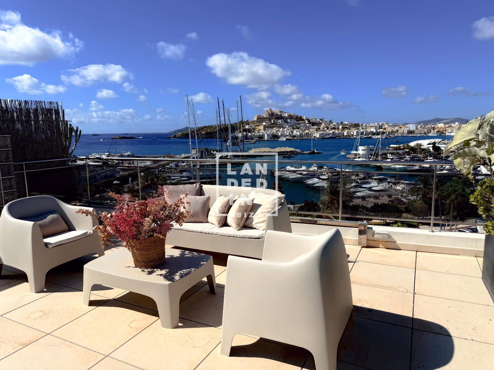 2 soverom Penthouse til salgs i Ibiza by med svømmebasseng garasje - € 1 700 000 (Ref: 9127266)