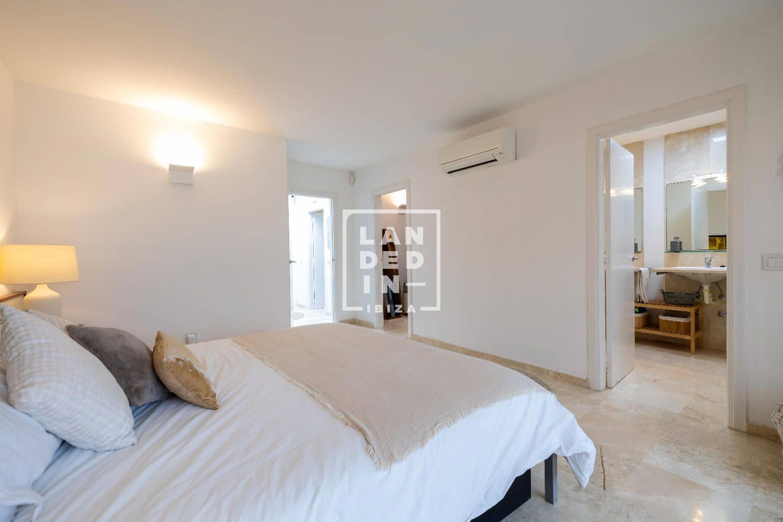 3 soveværelse Byhus til salg i Ibiza by med swimmingpool garage - € 1.595.000 (Ref: 9127271)