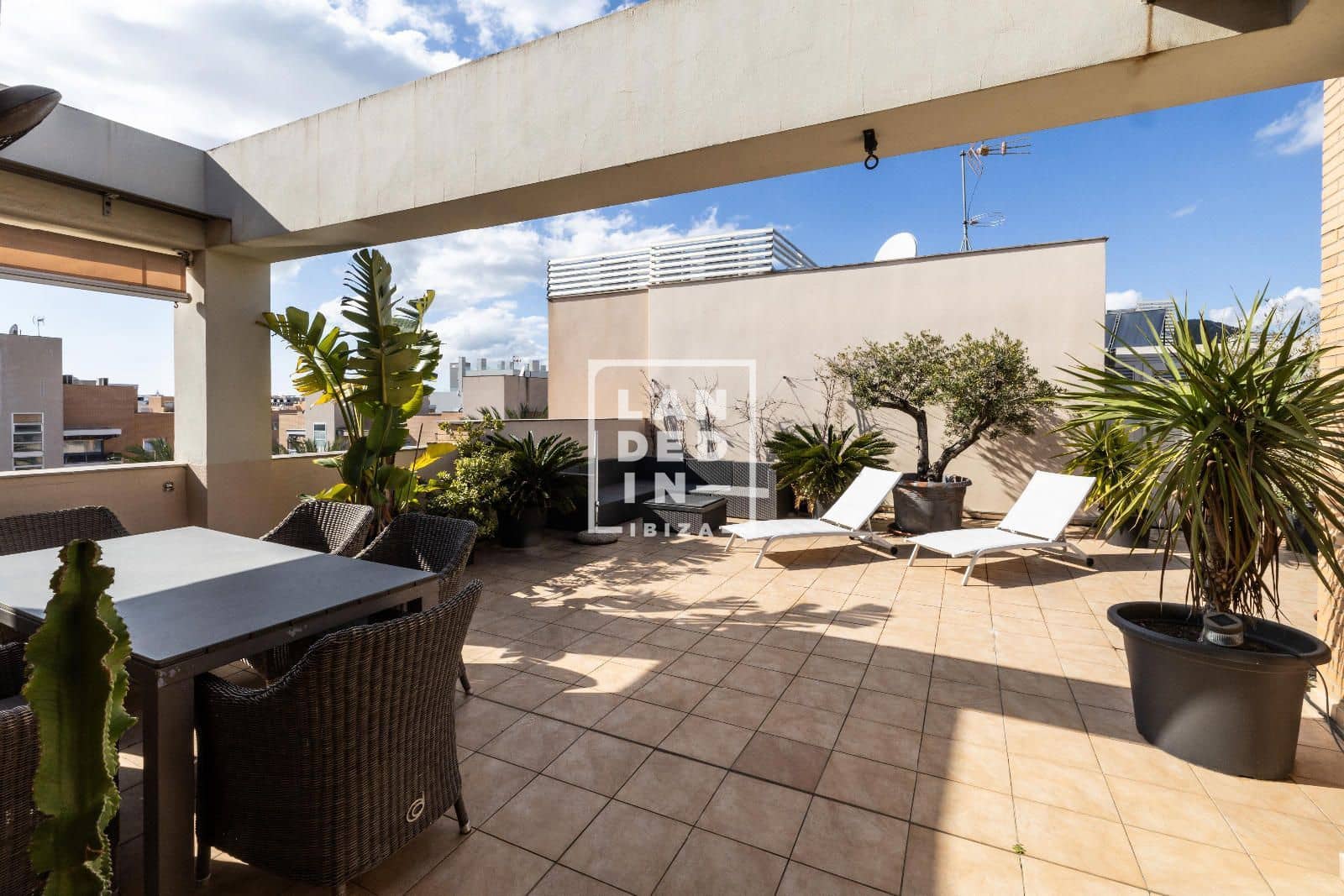 2 soveværelse Penthouse til salg i Ibiza by med swimmingpool garage - € 775.000 (Ref: 9127272)