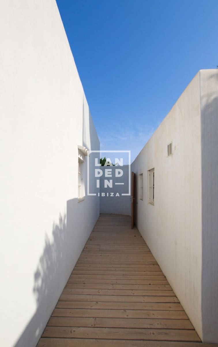 4 soverom Villa til salgs i Nuestra Senora de Jesus med svømmebasseng garasje - € 1 690 000 (Ref: 9131747)