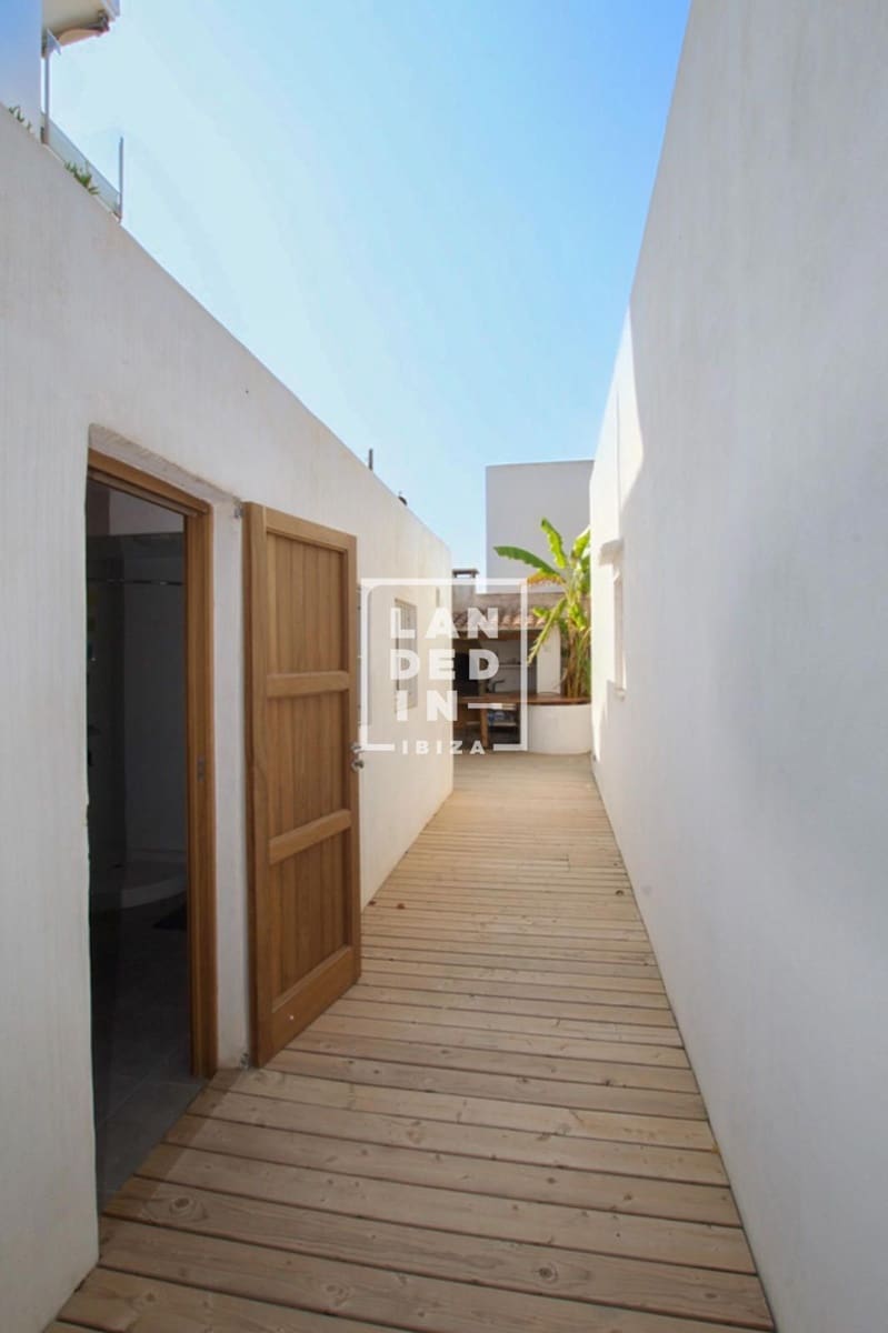 4 soverom Villa til salgs i Nuestra Senora de Jesus med svømmebasseng garasje - € 1 690 000 (Ref: 9131747)