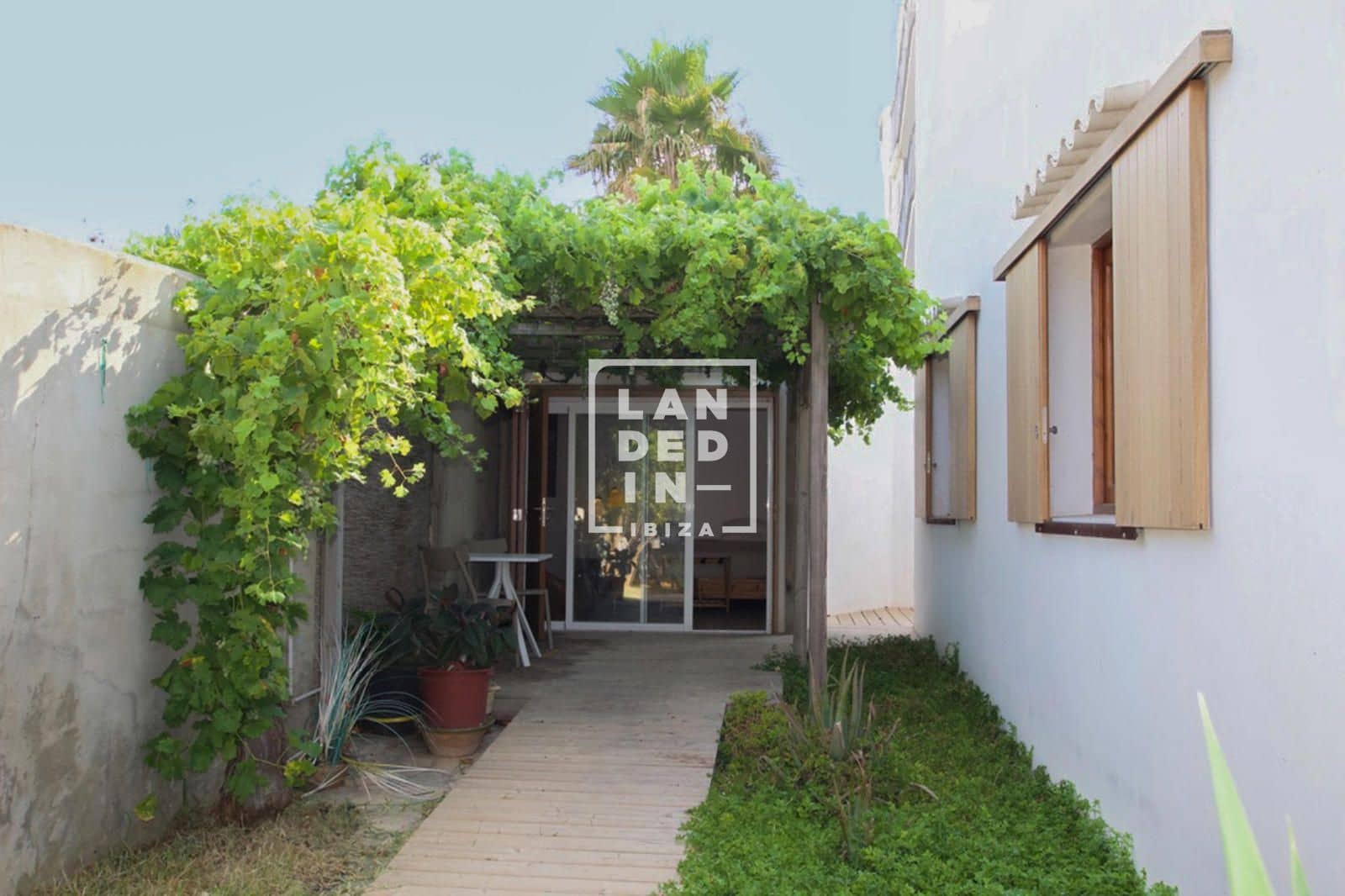 4 soverom Villa til salgs i Nuestra Senora de Jesus med svømmebasseng garasje - € 1 690 000 (Ref: 9131747)