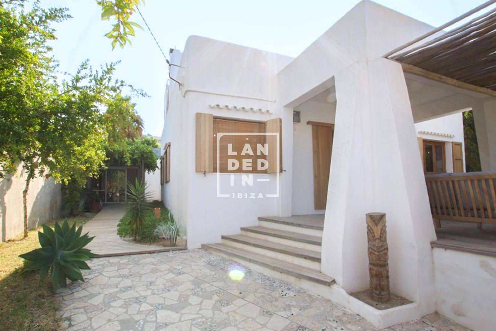 4 soverom Villa til salgs i Nuestra Senora de Jesus med svømmebasseng garasje - € 1 690 000 (Ref: 9131747)