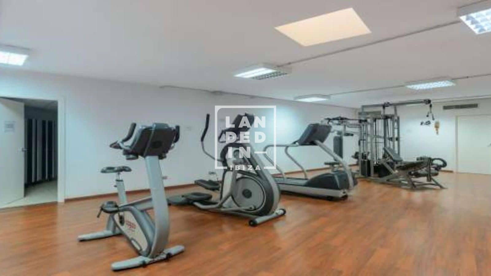 3 sypialnia Mieszkanie na sprzedaż w Roca Llisa z basenem garażem - 850 000 € (Ref: 9348712)