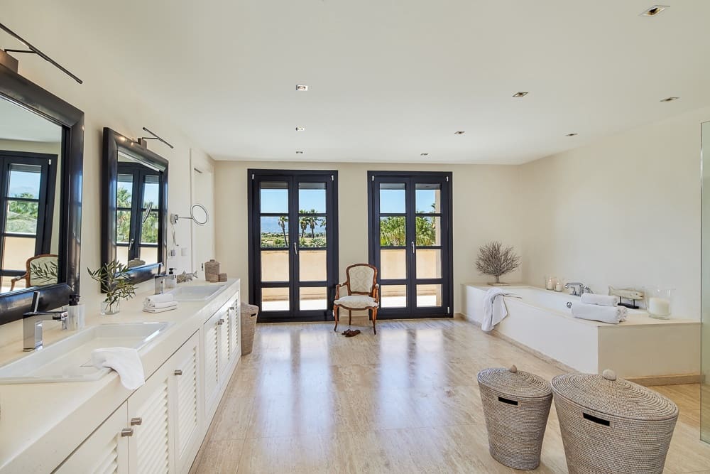 7 bedroom Finca/Country House for sale in Santa Eugenia with pool - € 9,800,000 (Ref: 9136122)