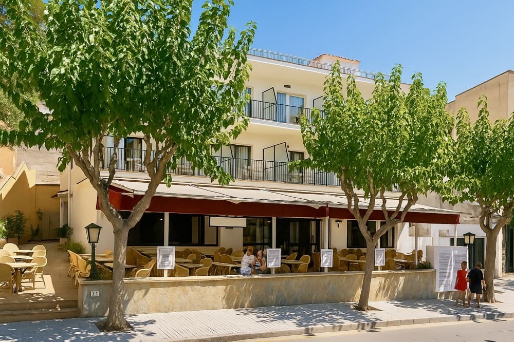 25 soveværelse Hotel til salg i Peguera / Paguera - € 4.850.000 (Ref: 9237974)