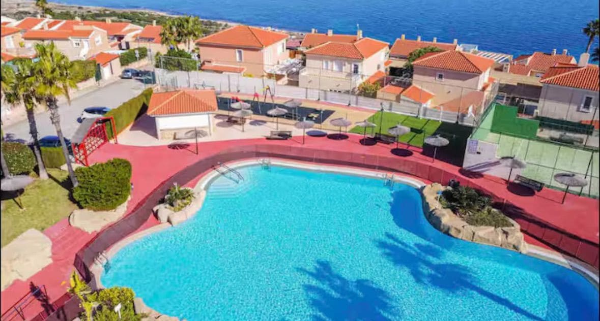 Pareado de 3 habitaciones en Gran Alacant en venta con piscina - 260.000 € (Ref: 10027712)