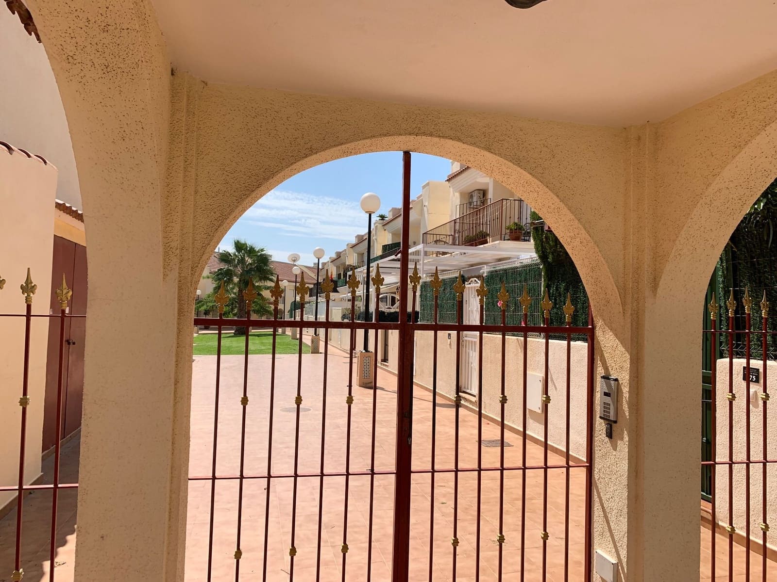 Pareado de 3 habitaciones en Gran Alacant en venta con piscina - 260.000 € (Ref: 10027712)