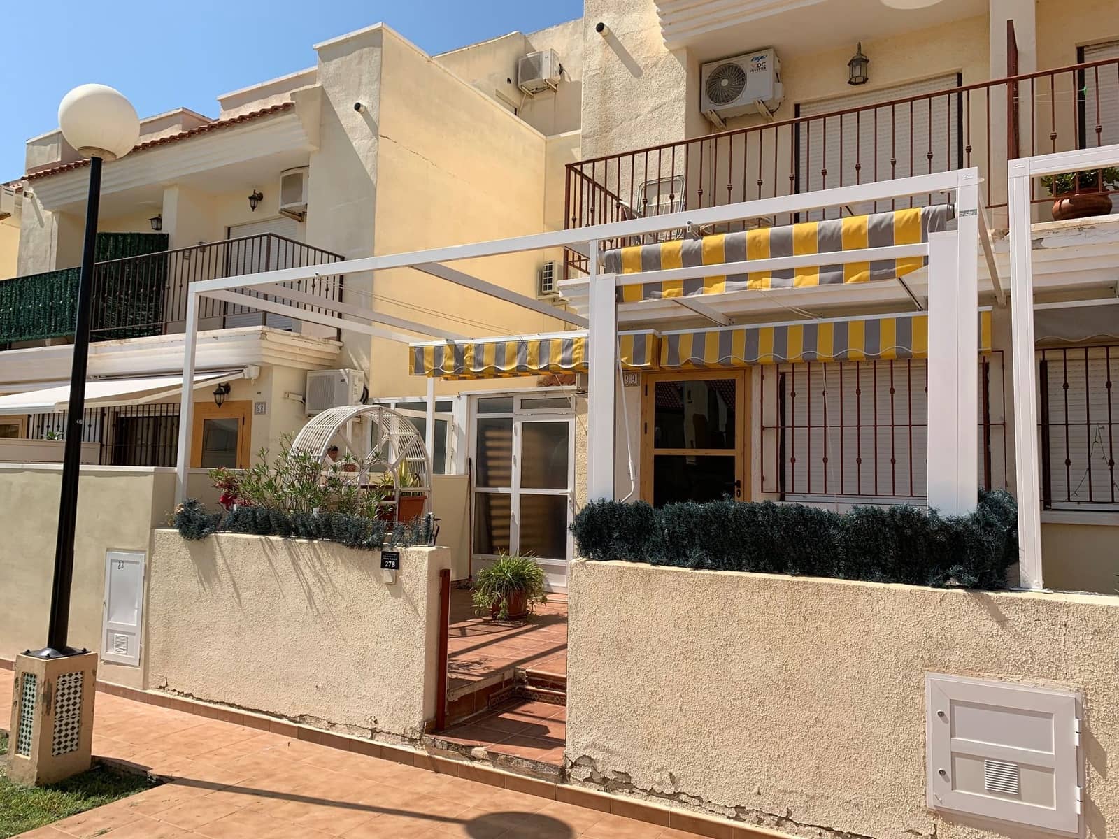 Pareado de 3 habitaciones en Gran Alacant en venta con piscina - 260.000 € (Ref: 10027712)