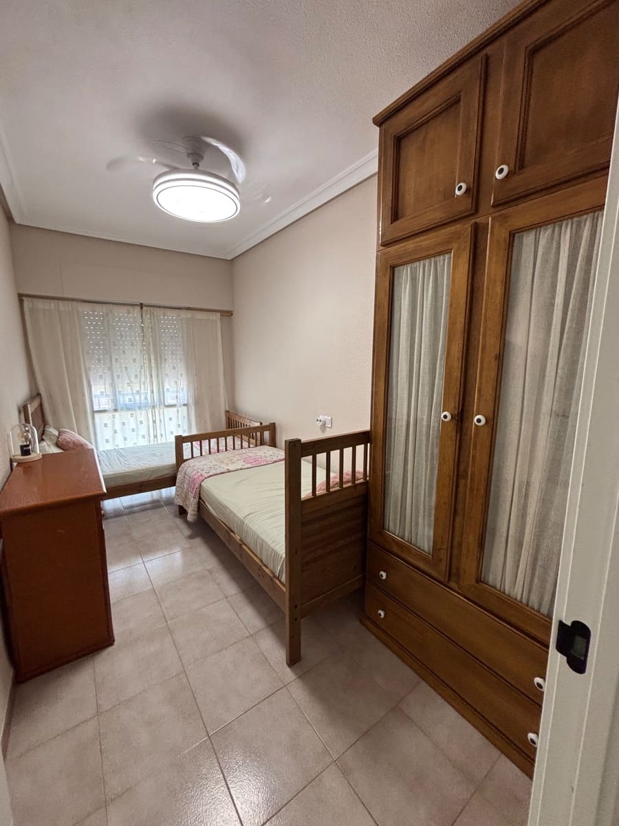 Appartement de 3 chambres à louer à Arenales del Sol avec piscine garage - 1 000 € (Ref: 10030043)