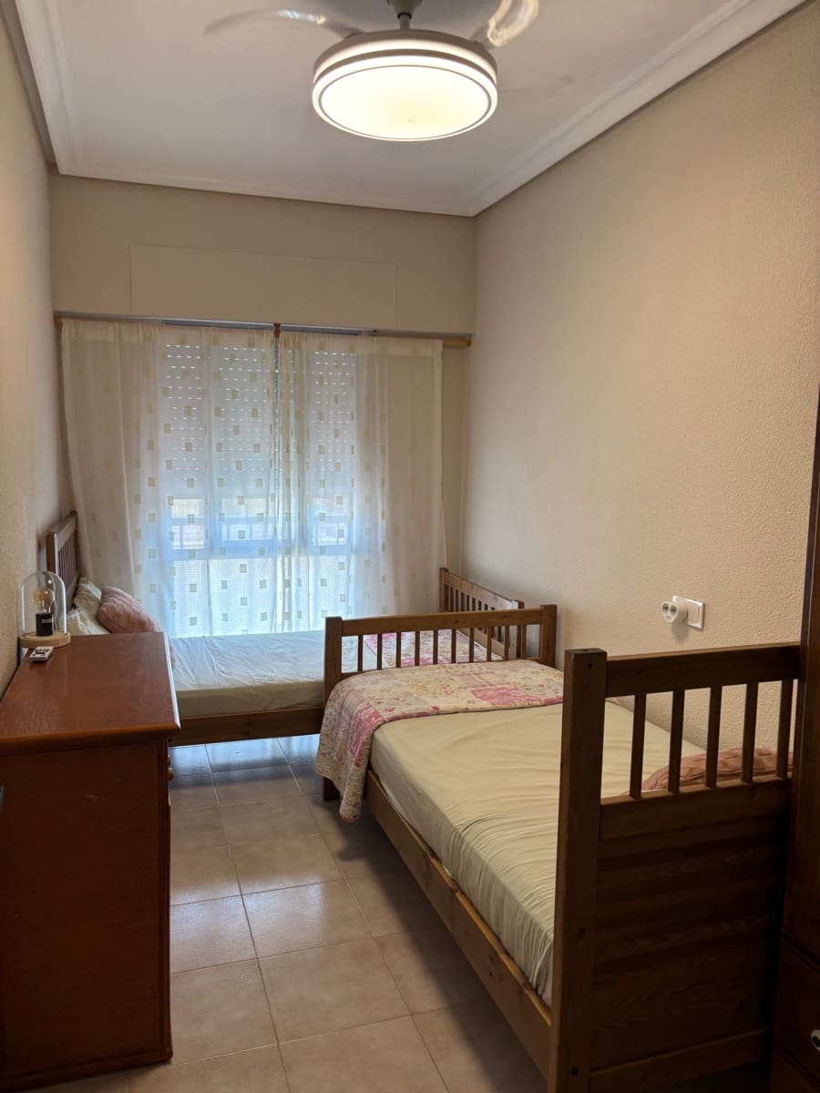 Appartement de 3 chambres à louer à Arenales del Sol avec piscine garage - 1 000 € (Ref: 10030043)