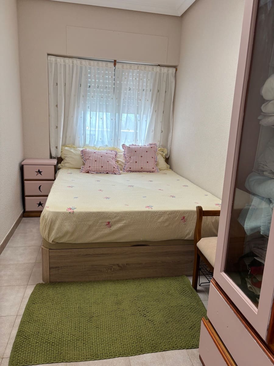 Appartement de 3 chambres à louer à Arenales del Sol avec piscine garage - 1 000 € (Ref: 10030043)