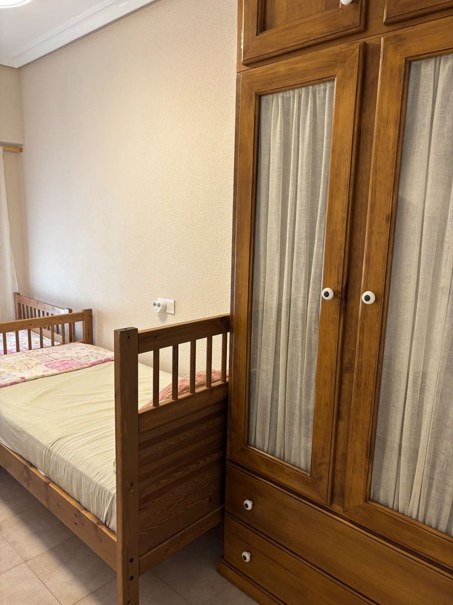 Appartement de 3 chambres à louer à Arenales del Sol avec piscine garage - 1 000 € (Ref: 10030043)