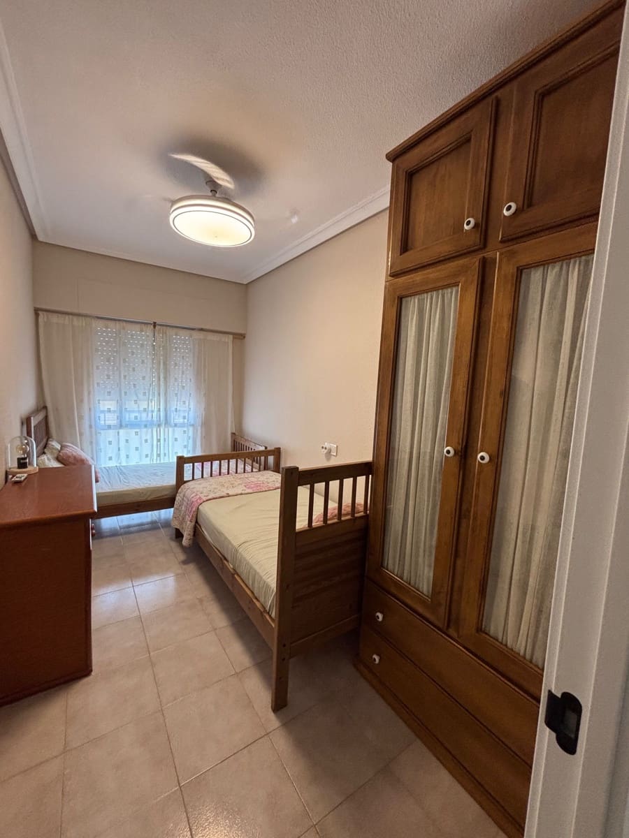 Appartement de 3 chambres à louer à Arenales del Sol avec piscine garage - 1 000 € (Ref: 10030043)