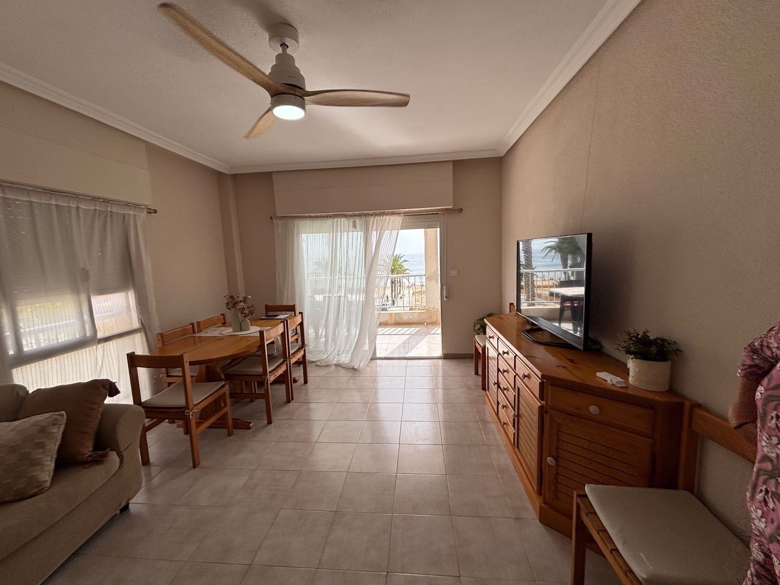 Appartement de 3 chambres à louer à Arenales del Sol avec piscine garage - 1 000 € (Ref: 10030043)