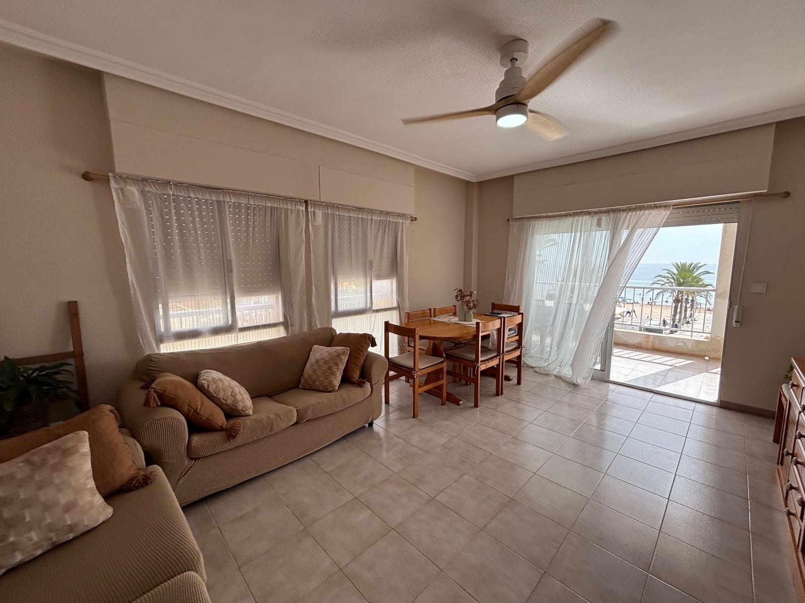 Appartement de 3 chambres à louer à Arenales del Sol avec piscine garage - 1 000 € (Ref: 10030043)