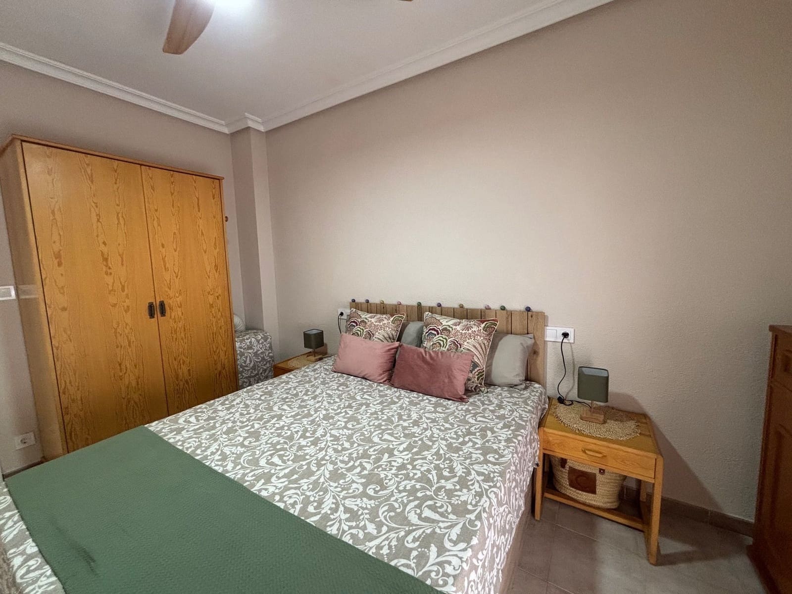Appartement de 3 chambres à louer à Arenales del Sol avec piscine garage - 1 000 € (Ref: 10030043)