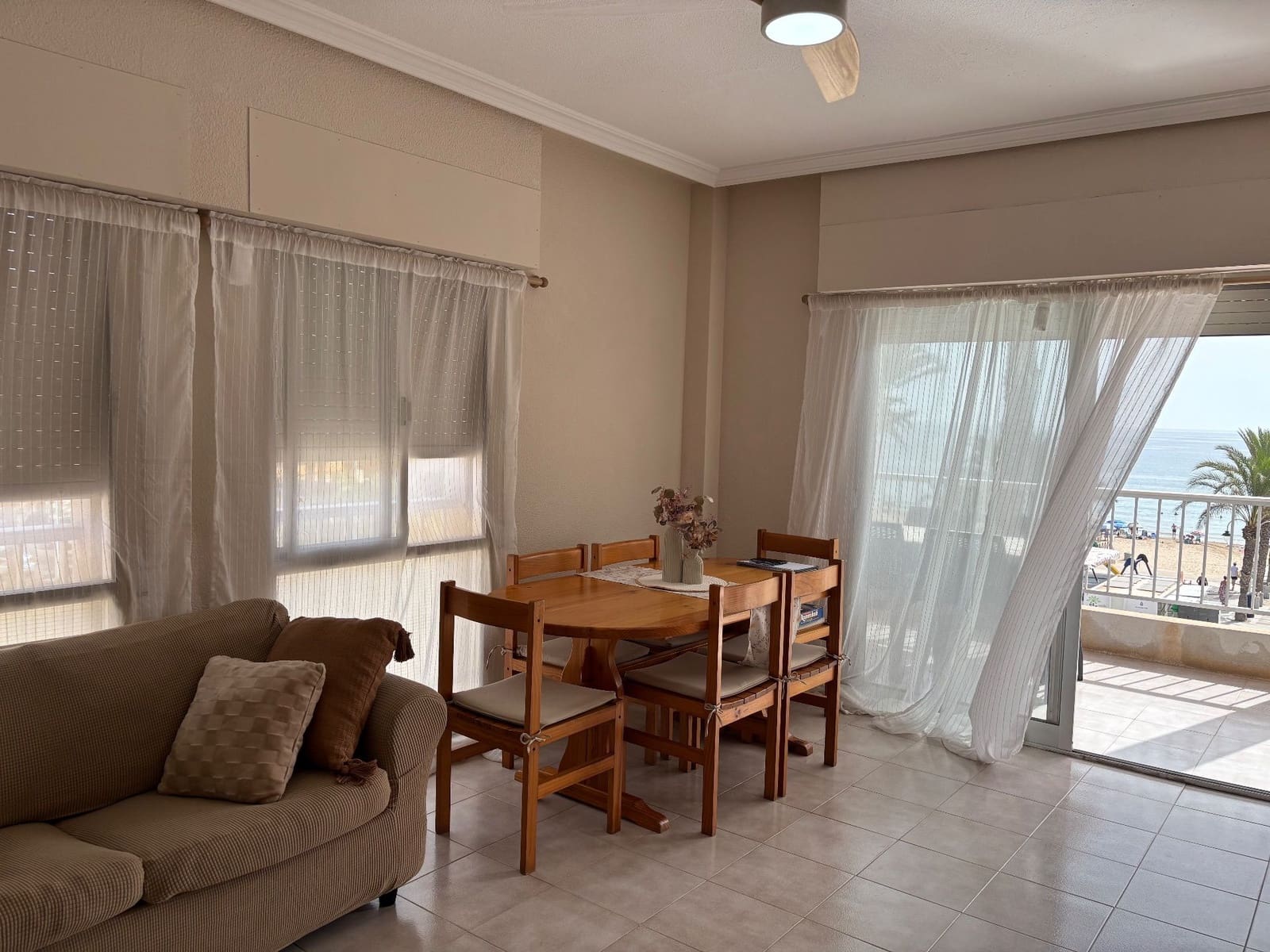 Appartement de 3 chambres à louer à Arenales del Sol avec piscine garage - 1 000 € (Ref: 10030043)