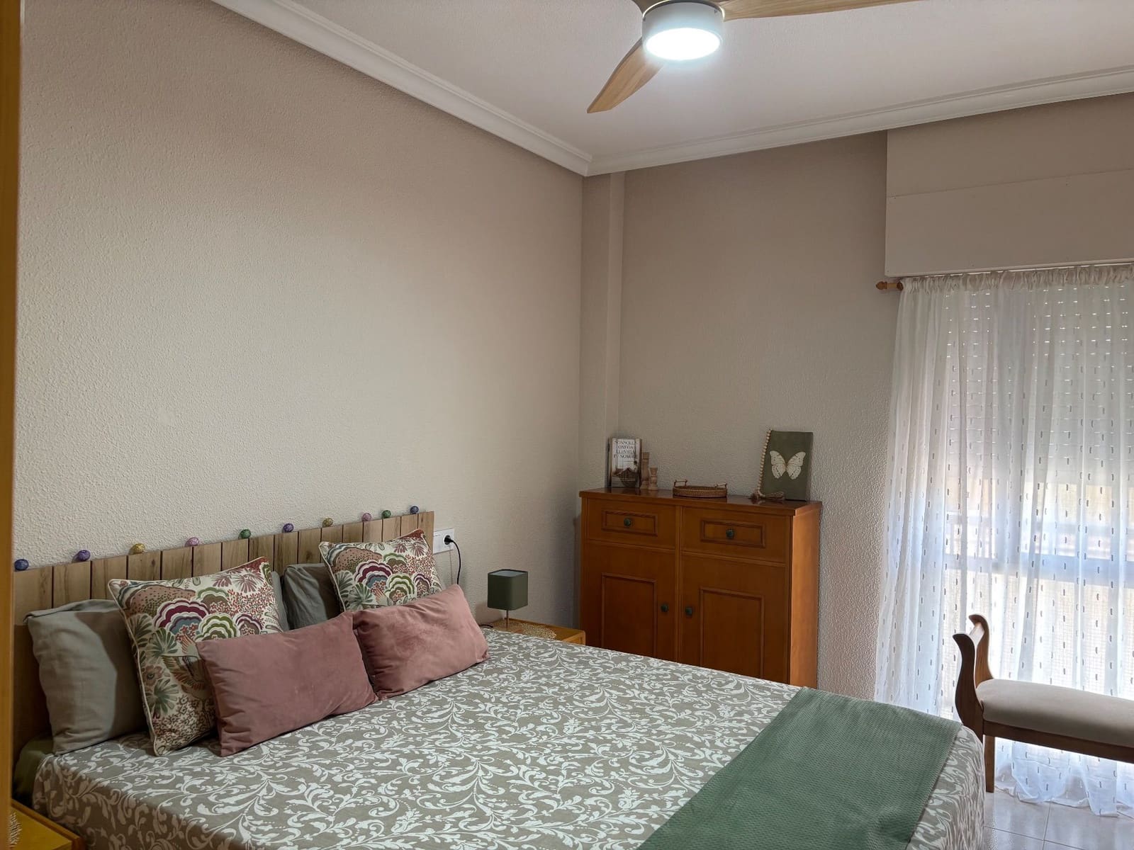 Appartement de 3 chambres à louer à Arenales del Sol avec piscine garage - 1 000 € (Ref: 10030043)
