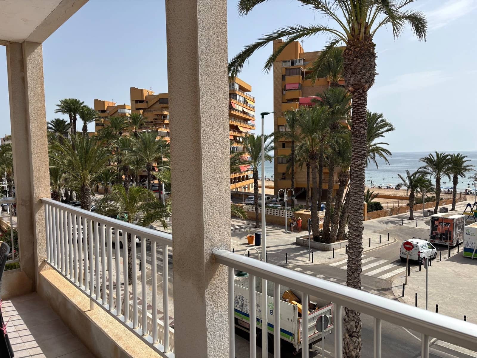 Appartement de 3 chambres à louer à Arenales del Sol avec piscine garage - 1 000 € (Ref: 10030043)