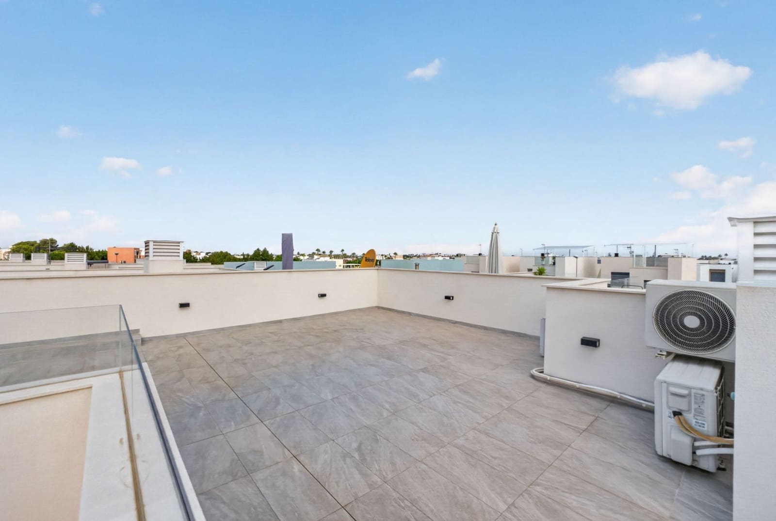 4 makuuhuone Huvila vuokrattavana paikassa Guardamar del Segura mukana uima-altaan 
autotalli - 2 250 € (Ref: 10046831)