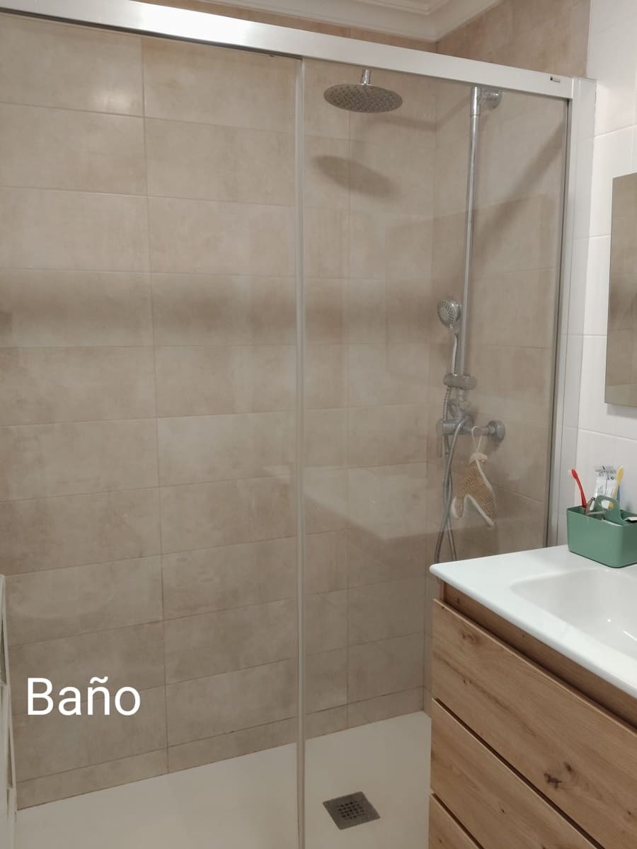 3 quarto Apartamento para arrendar em Arenales del Sol com piscina garagem - 900 € (Ref: 10054674)