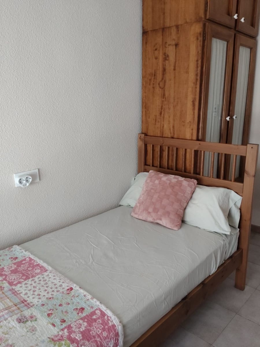 3 quarto Apartamento para arrendar em Arenales del Sol com piscina garagem - 900 € (Ref: 10054674)