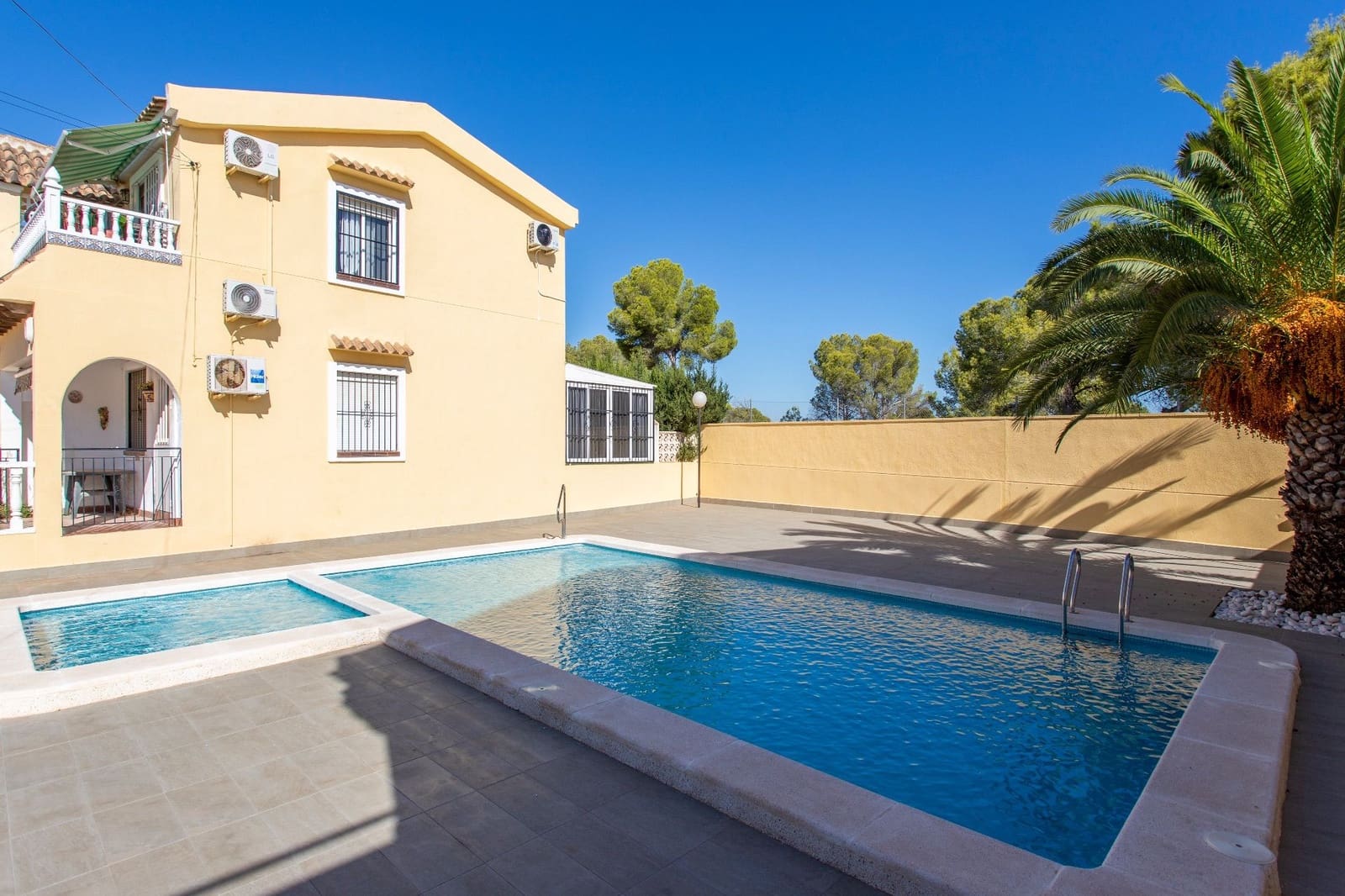 2 bedroom Apartment for rent in Villamartin with pool - € 850 (Ref: 10120500)