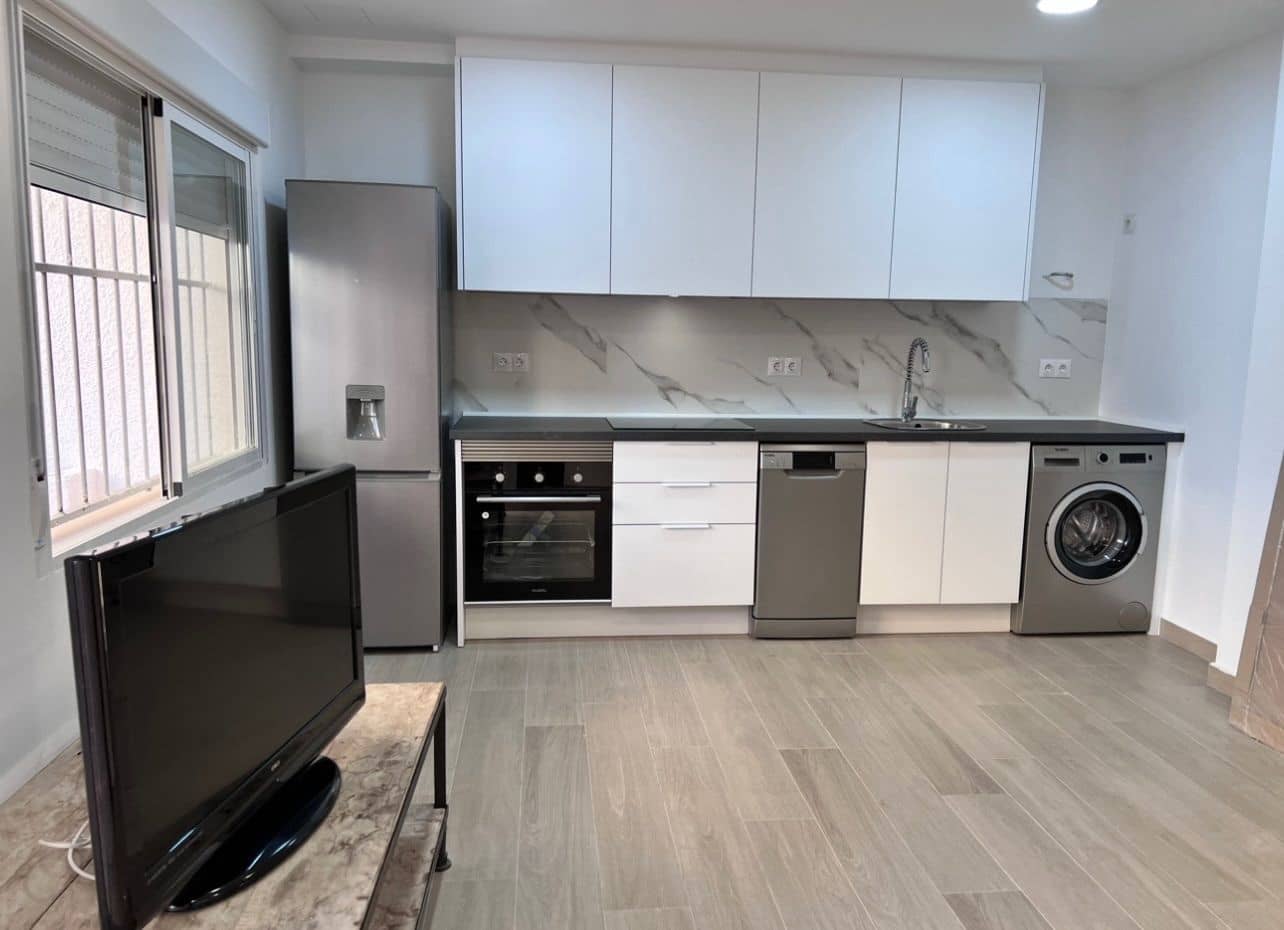 3 soveværelse Byhus til salg i Torrevieja med garage - € 170.000 (Ref: 10131209)