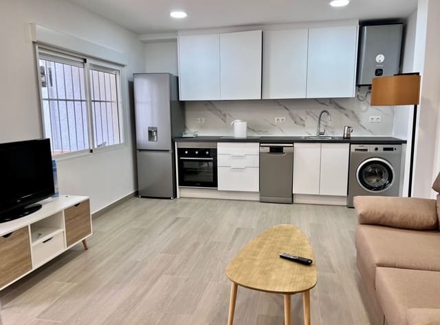 Casa de 3 habitaciones en Nueva Torrevieja, Torrevieja en venta con garaje - 170.000 € (Ref: 10131209)