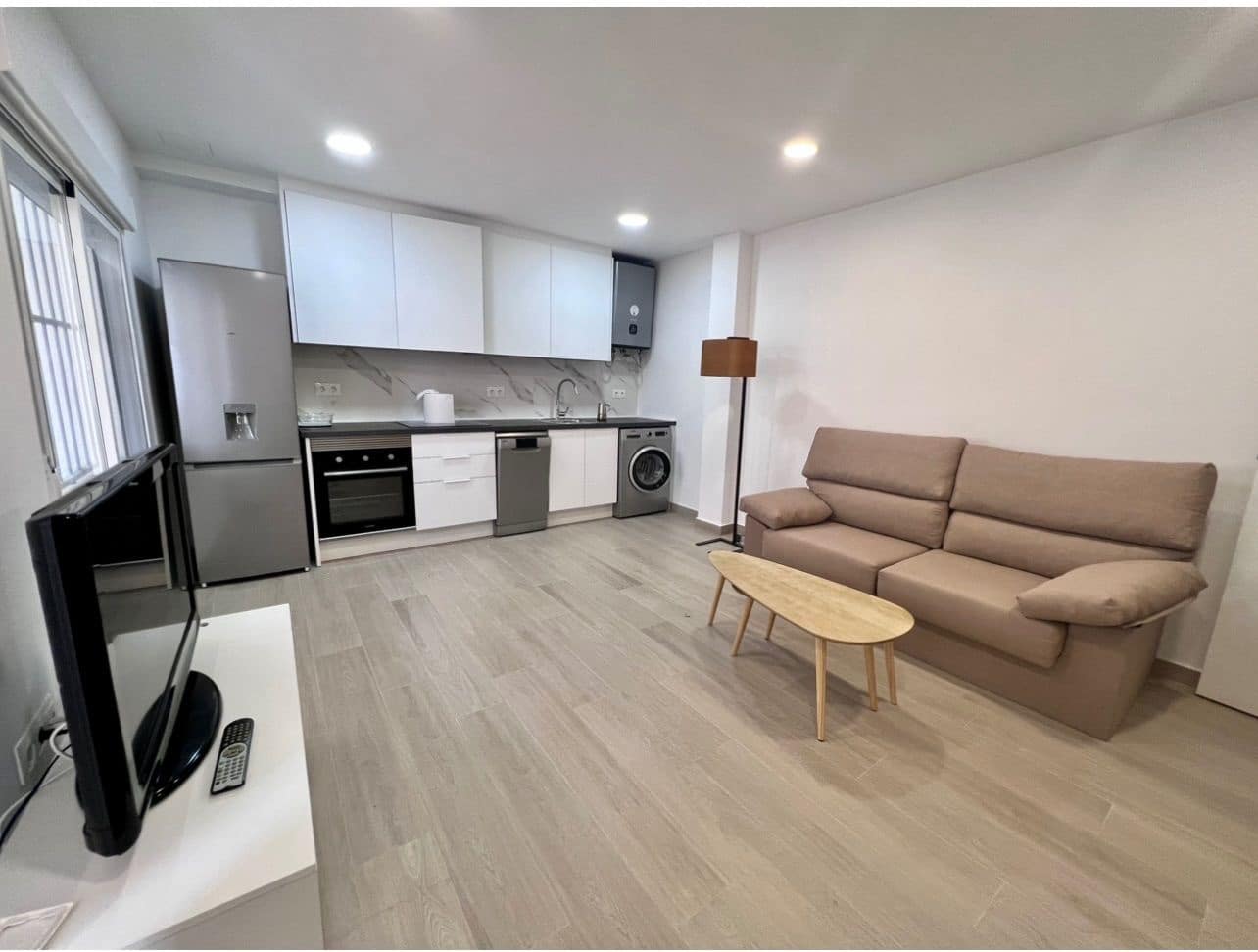 3 soveværelse Byhus til salg i Torrevieja med garage - € 170.000 (Ref: 10131209)