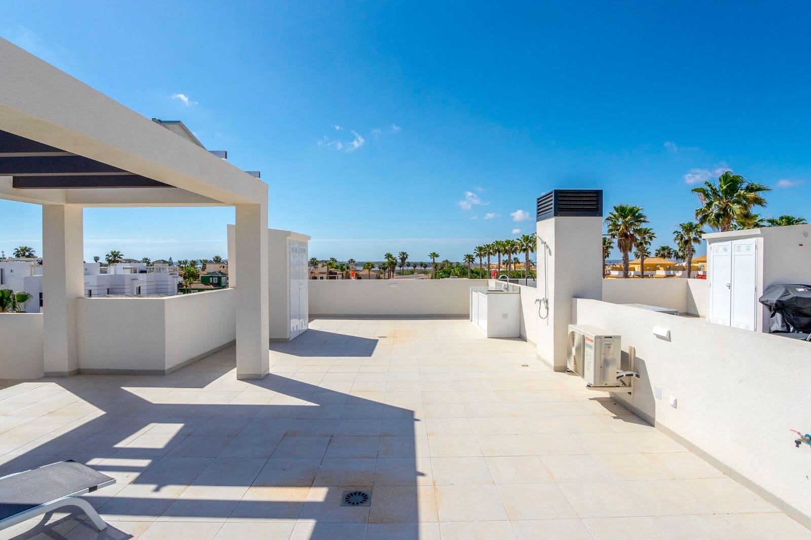 2 soverom Leilighet til leie i Ciudad Quesada med svømmebasseng garasje - € 1 500 (Ref: 10131210)