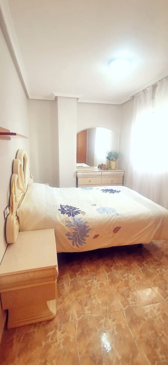 2 quarto Apartamento para arrendar em Torrevieja com piscina garagem - 750 € (Ref: 10157247)
