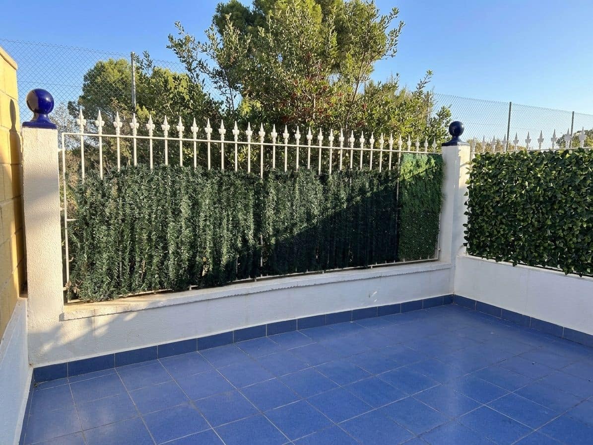 2 bedroom Apartment for rent in Villamartin with pool - € 850 (Ref: 10174367)