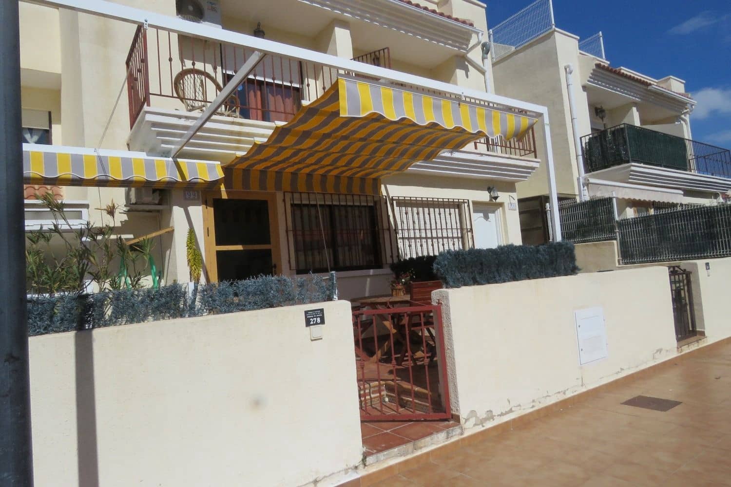 3 bedroom Semi-detached Villa for rent in Gran Alacant with pool garage - € 1,050 (Ref: 5756408)