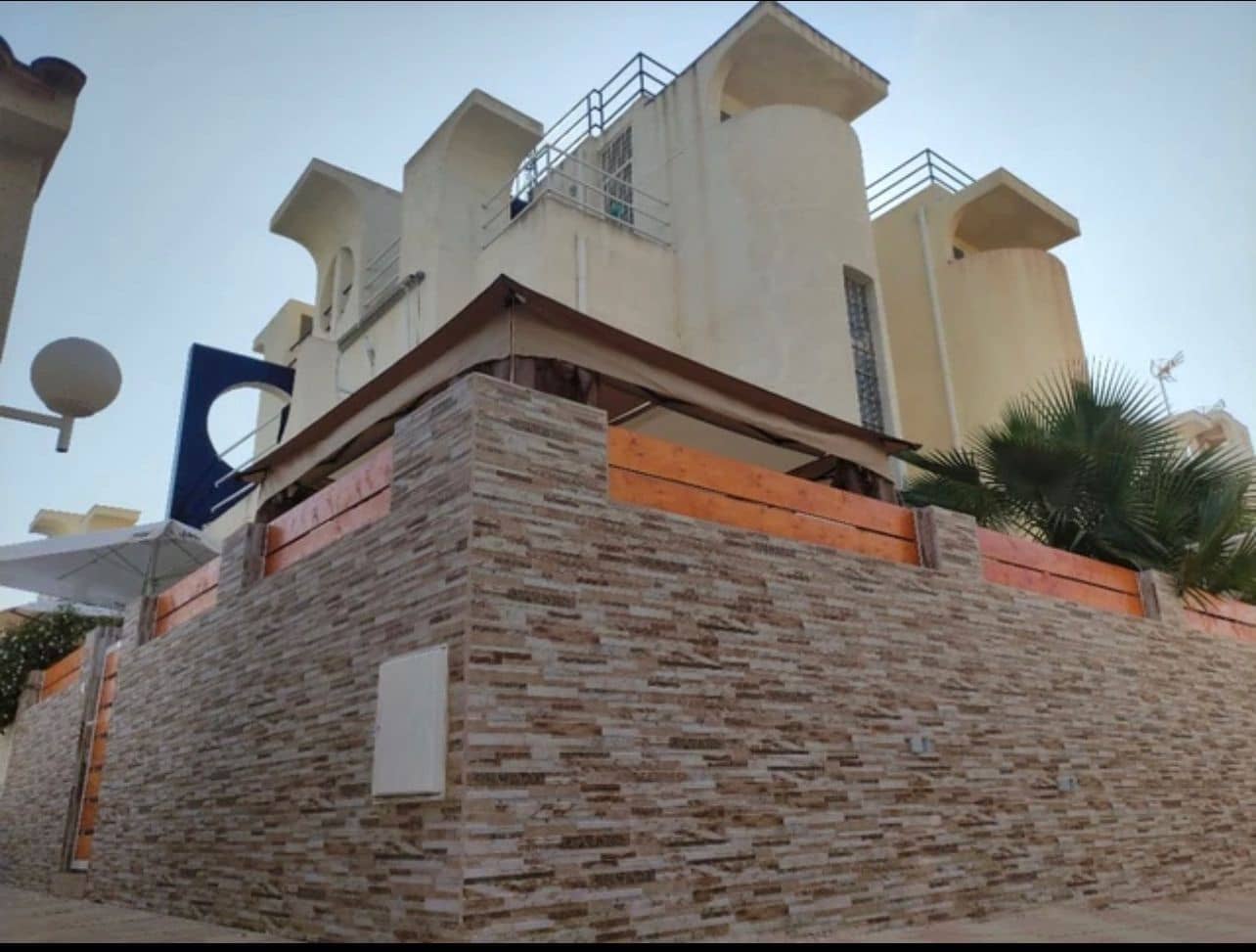 3 slaapkamer Bungalow te huur in La Mata met zwembad - € 750 (Ref: 6983674)