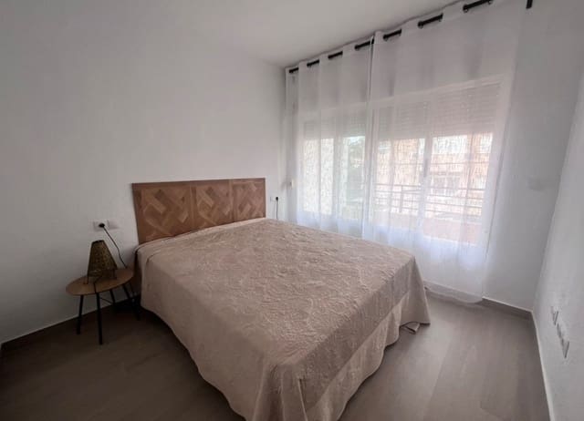 3 soveværelse Byhus til leje i Playa de los Locos, Torrevieja med garage - € 900 (Ref: 7256197)