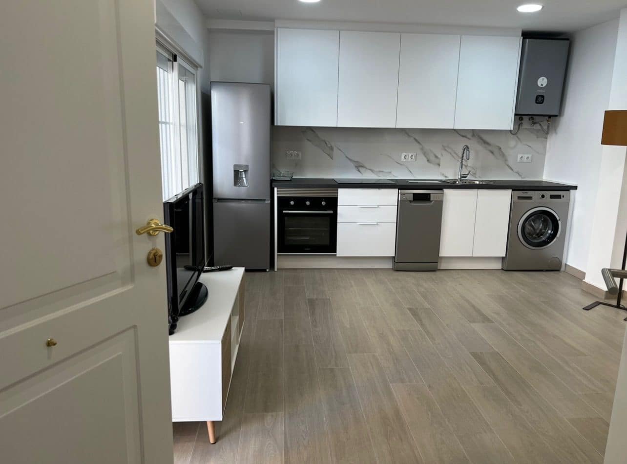 3 soveværelse Byhus til leje i Torrevieja med garage - € 900 (Ref: 7256197)