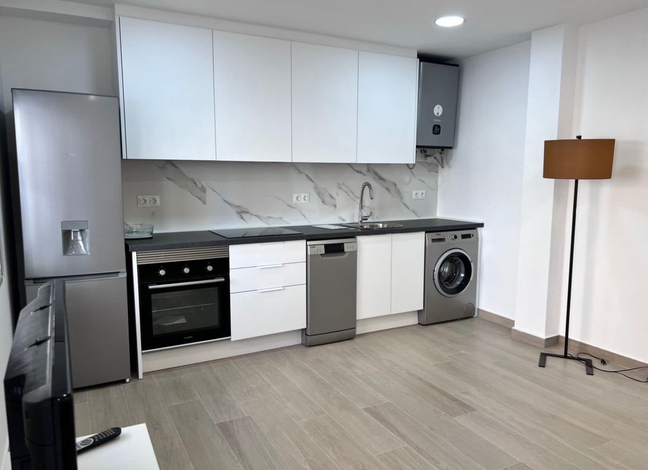 3 soveværelse Byhus til leje i Torrevieja med garage - € 900 (Ref: 7256197)