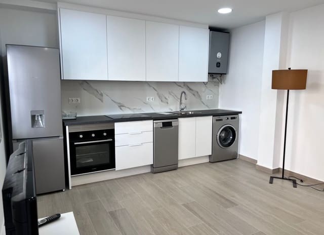 3 slaapkamer Huis te huur in Playa de los Locos, Torrevieja met garage - € 950 (Ref: 7256197)