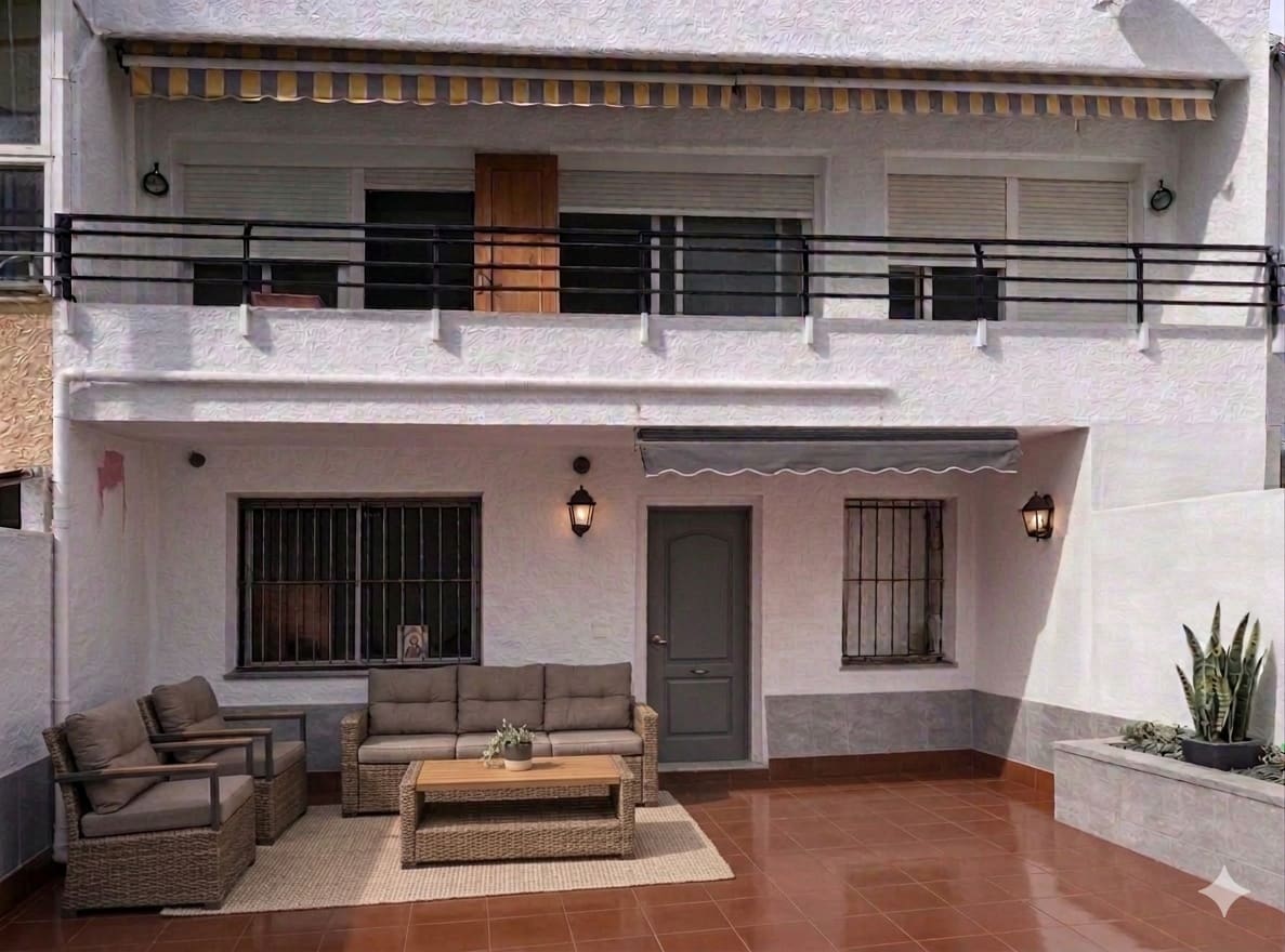 Maison de Ville de 3 chambres à louer à Torrevieja avec garage - 950 € (Ref: 7256197)