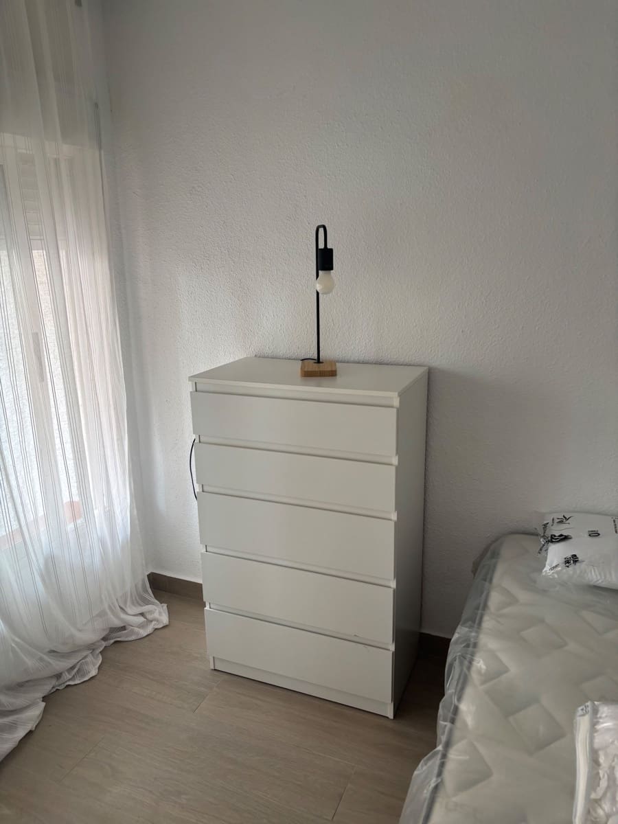 Casa de 3 habitaciones en Torrevieja en alquiler con garaje - 950 € (Ref: 7256197)