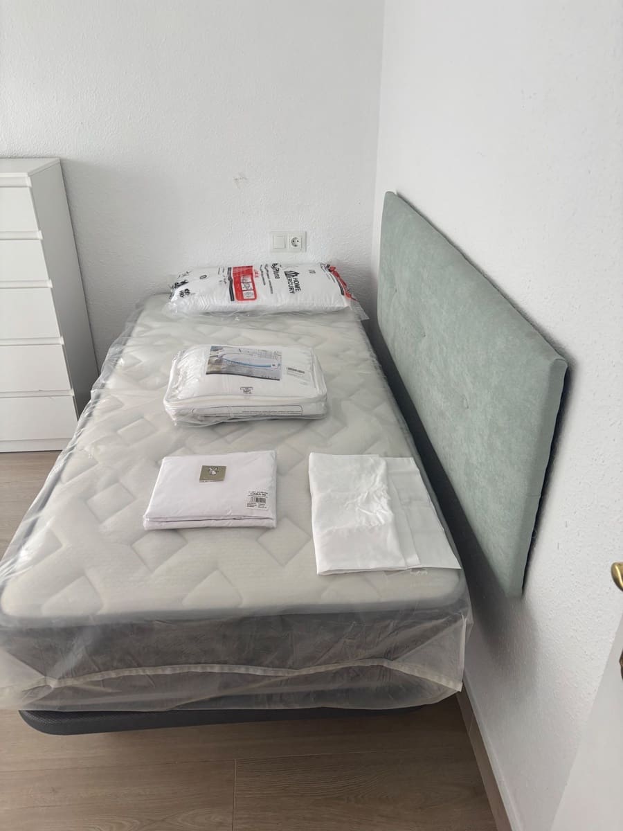 Casa de 3 habitaciones en Torrevieja en alquiler con garaje - 950 € (Ref: 7256197)