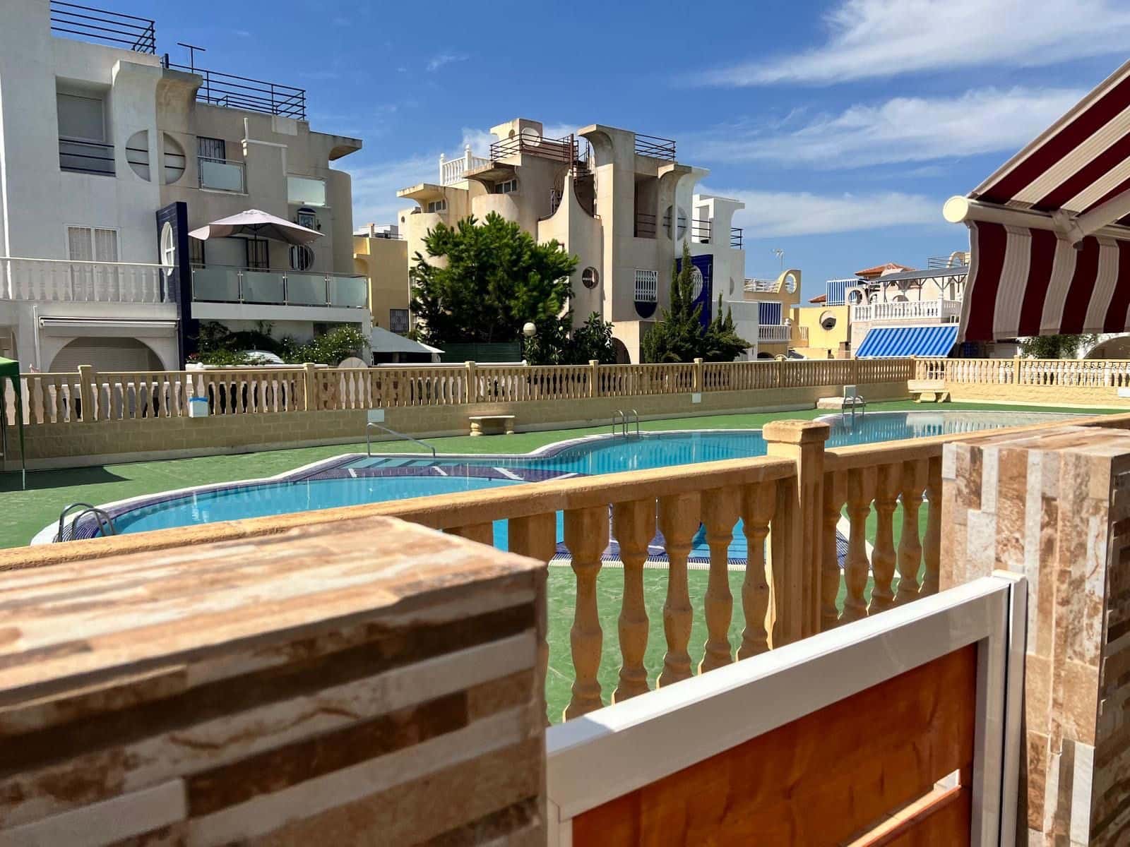 3 soverom Bungalow til leie i La Mata med svømmebasseng - € 750 (Ref: 7914379)