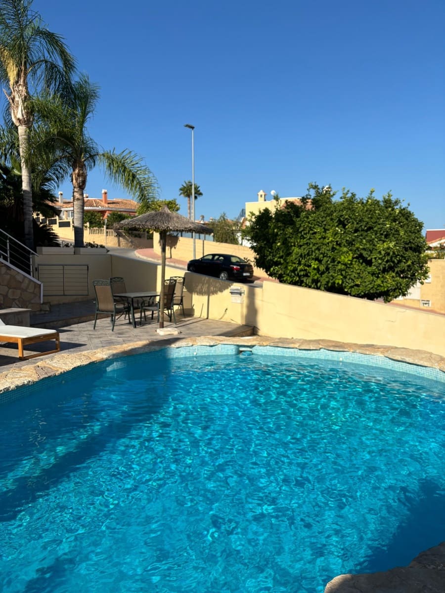 3 soveværelse Villa til leje i Muchamiel / Mutxamel med swimmingpool garage - € 1.800 (Ref: 8053333)