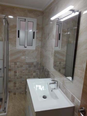 Apartamento de 3 habitaciones en Puerto Deportivo, Torrevieja en alquiler - 700 € (Ref: 8068286)